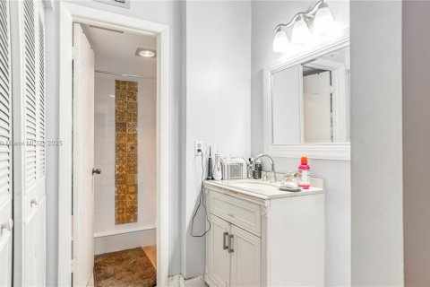 House in Lauderhill, Florida 2 bedrooms, 117.06 sq.m. № 1966040 - photo 22