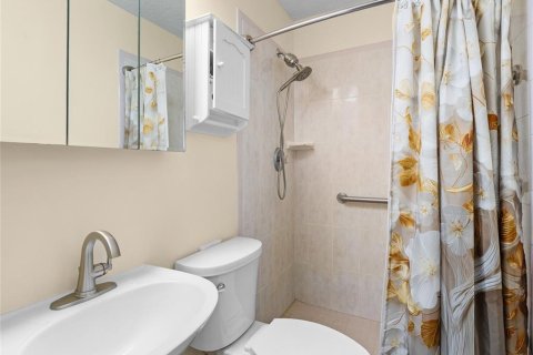 Casa en venta en Apopka, Florida, 3 dormitorios, 220.18 m2 № 2358734 - foto 12