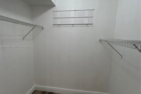 Condo in Pembroke Pines, Florida, 2 bedrooms  № 2068556 - photo 11