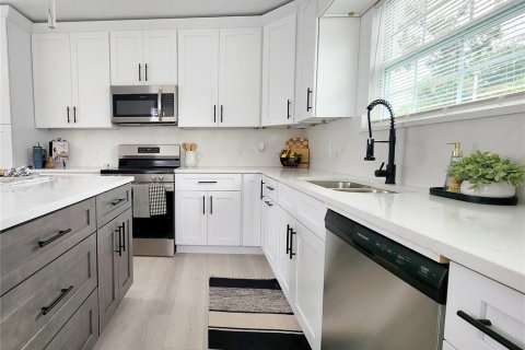 Villa ou maison à vendre à Tampa, Floride: 3 chambres, 111.48 m2 № 2396611 - photo 8