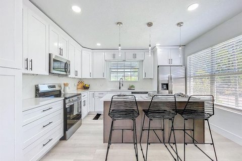 Villa ou maison à vendre à Tampa, Floride: 3 chambres, 111.48 m2 № 2396611 - photo 11