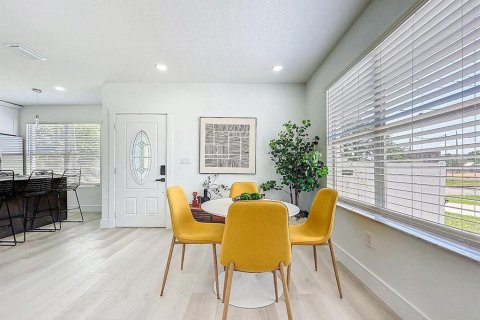 Villa ou maison à vendre à Tampa, Floride: 3 chambres, 111.48 m2 № 2396611 - photo 12
