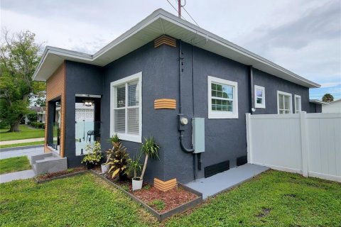 Villa ou maison à vendre à Tampa, Floride: 3 chambres, 111.48 m2 № 2396611 - photo 2