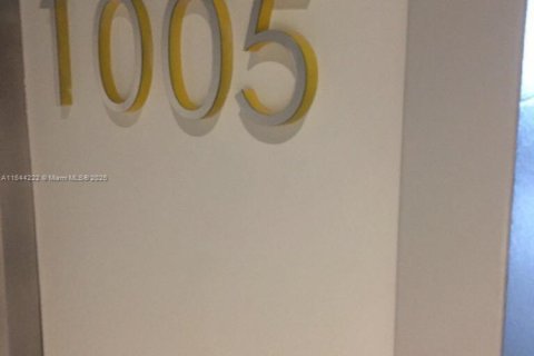 Condo in Miami, Florida, 1 bedroom  № 1763340 - photo 24