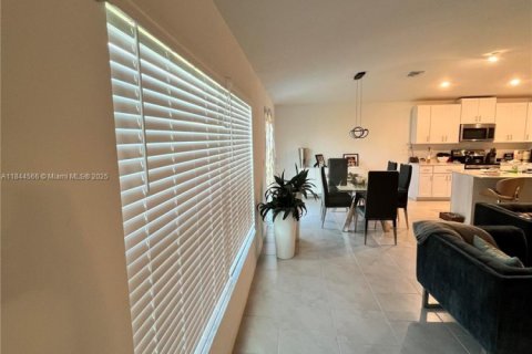 House in Lehigh Acres, Florida 4 bedrooms № 1839719 - photo 3