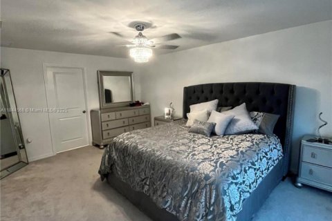 House in Lehigh Acres, Florida 4 bedrooms № 1839719 - photo 7
