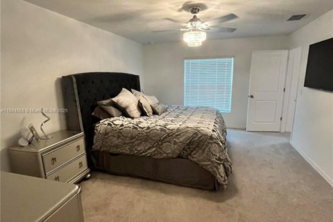 House in Lehigh Acres, Florida 4 bedrooms № 1839719 - photo 6