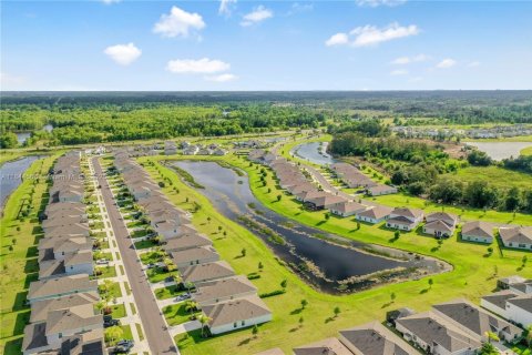 Villa ou maison à vendre à Lehigh Acres, Floride: 4 chambres, 179.95 m2 № 1839719 - photo 21