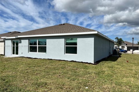 House in Lehigh Acres, Florida 4 bedrooms № 1839719 - photo 16