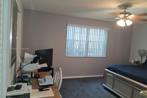 Townhouse in Pembroke Pines, Florida 3 bedrooms, 151.9 sq.m. № 1955037 - photo 30