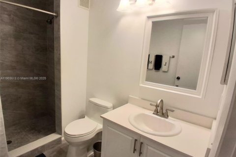 Townhouse in Pembroke Pines, Florida 3 bedrooms, 151.9 sq.m. № 1955037 - photo 24