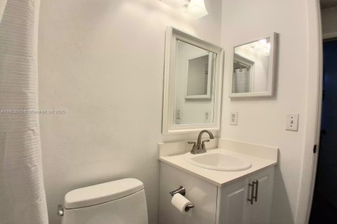 Townhouse in Pembroke Pines, Florida 3 bedrooms, 151.9 sq.m. № 1955037 - photo 28