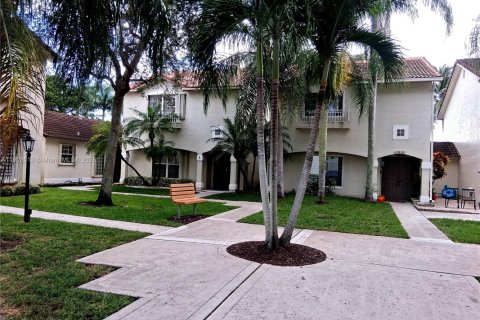 Townhouse in Pembroke Pines, Florida 3 bedrooms, 151.9 sq.m. № 1955037 - photo 5