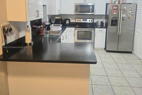 Townhouse in Pembroke Pines, Florida 3 bedrooms, 151.9 sq.m. № 1955037 - photo 16