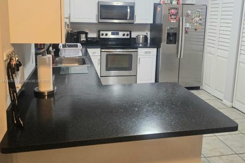 Townhouse in Pembroke Pines, Florida 3 bedrooms, 151.9 sq.m. № 1955037 - photo 19