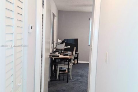 Townhouse in Pembroke Pines, Florida 3 bedrooms, 151.9 sq.m. № 1955037 - photo 29