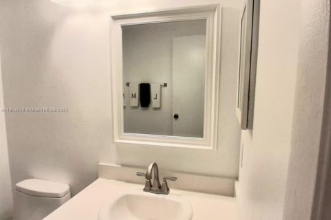 Townhouse in Pembroke Pines, Florida 3 bedrooms, 151.9 sq.m. № 1955037 - photo 25