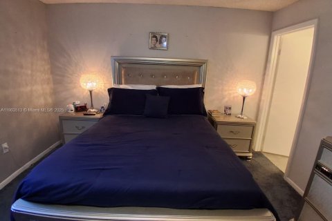 Townhouse in Pembroke Pines, Florida 3 bedrooms, 151.9 sq.m. № 1955037 - photo 27