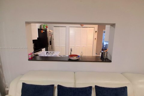 Townhouse in Pembroke Pines, Florida 3 bedrooms, 151.9 sq.m. № 1955037 - photo 15