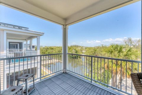 House in HUNTERS POINT in Cortez, Florida 3 bedrooms, 155.89 sq.m. № 2095886 - photo 28