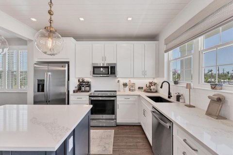 House in HUNTERS POINT in Cortez, Florida 3 bedrooms, 155.89 sq.m. № 2095886 - photo 21