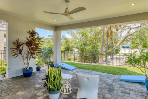 House in HUNTERS POINT in Cortez, Florida 3 bedrooms, 155.89 sq.m. № 2095886 - photo 6