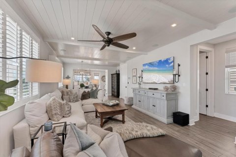 House in HUNTERS POINT in Cortez, Florida 3 bedrooms, 155.89 sq.m. № 2095886 - photo 8