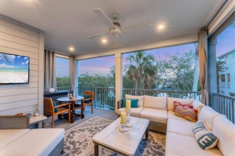 House in HUNTERS POINT in Cortez, Florida 3 bedrooms, 155.89 sq.m. № 2095886 - photo 11