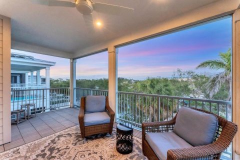 House in HUNTERS POINT in Cortez, Florida 3 bedrooms, 155.89 sq.m. № 2095886 - photo 27