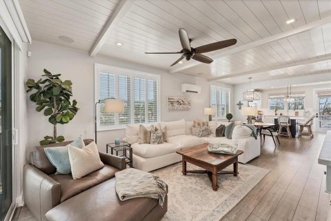 House in HUNTERS POINT in Cortez, Florida 3 bedrooms, 155.89 sq.m. № 2095886 - photo 13