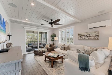 House in HUNTERS POINT in Cortez, Florida 3 bedrooms, 155.89 sq.m. № 2095886 - photo 10