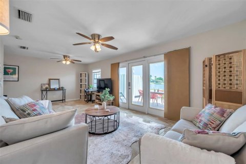 Condominio en venta en Saint Petersburg, Florida, 1 dormitorio, 52.21 m2 № 1684673 - foto 5