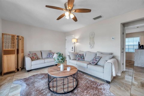 Condominio en venta en Saint Petersburg, Florida, 1 dormitorio, 52.21 m2 № 1684673 - foto 6