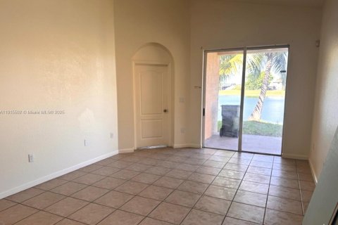 House in Homestead, Florida 3 bedrooms, 132.48 sq.m. № 1970752 - photo 6