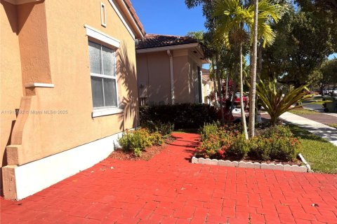 House in Homestead, Florida 3 bedrooms, 132.48 sq.m. № 1970752 - photo 2