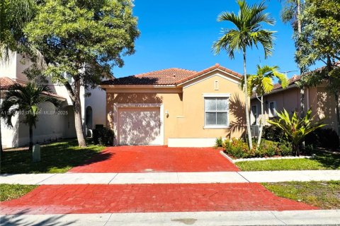 House in Homestead, Florida 3 bedrooms, 132.48 sq.m. № 1970752 - photo 1