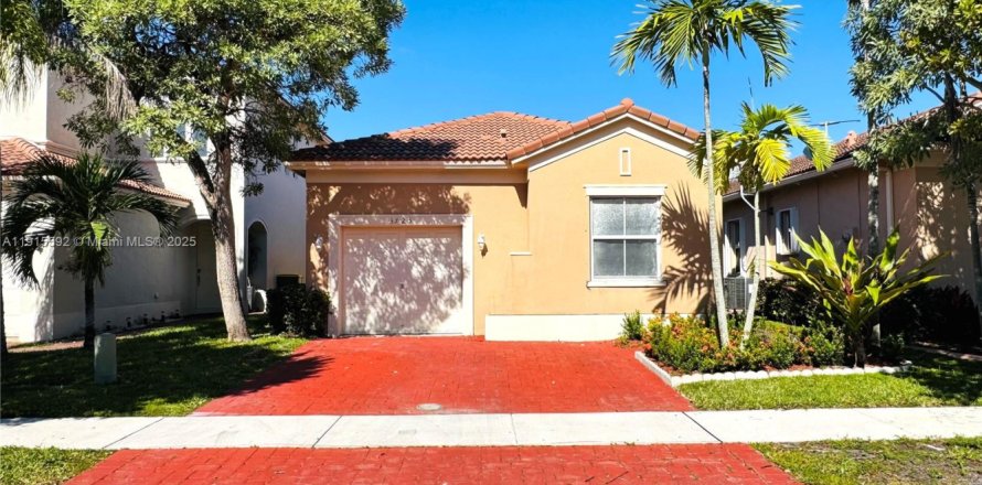 House in Homestead, Florida 3 bedrooms, 132.48 sq.m. № 1970752