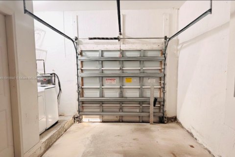 House in Homestead, Florida 3 bedrooms, 132.48 sq.m. № 1970752 - photo 20