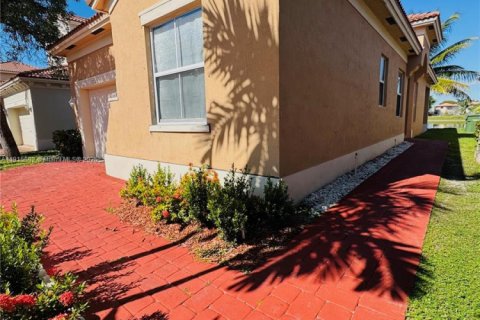 House in Homestead, Florida 3 bedrooms, 132.48 sq.m. № 1970752 - photo 3