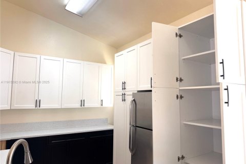 House in Homestead, Florida 3 bedrooms, 132.48 sq.m. № 1970752 - photo 12