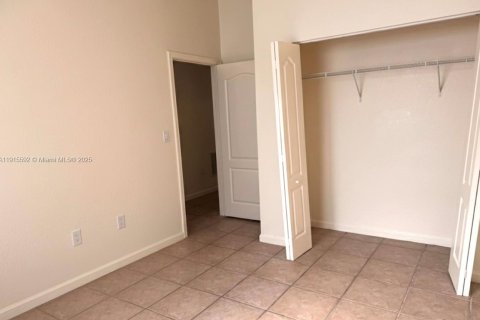 House in Homestead, Florida 3 bedrooms, 132.48 sq.m. № 1970752 - photo 24