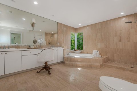 Купить виллу или дом в Корал-Гейблс, Флорида 5 спален, 411.46м2, № 1997231 - фото 24