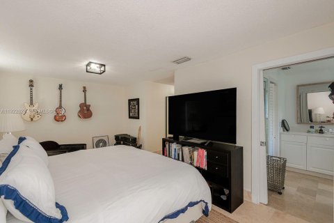 Купить виллу или дом в Корал-Гейблс, Флорида 5 спален, 411.46м2, № 1997231 - фото 19