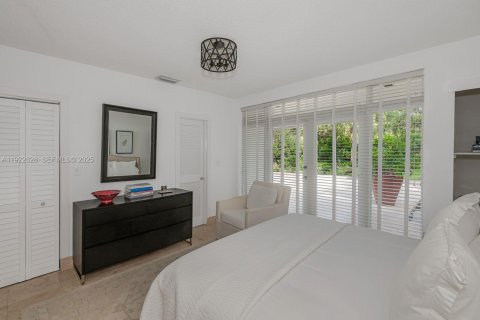 Купить виллу или дом в Корал-Гейблс, Флорида 5 спален, 411.46м2, № 1997231 - фото 15