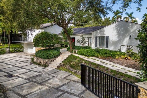 Дом в Корал-Гейблс, Флорида 5 спален, 411.46м2 № 1997231