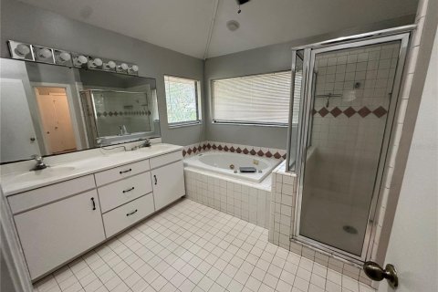 House in Gainesville, Florida 5 bedrooms, 267.93 sq.m. № 2150937 - photo 14