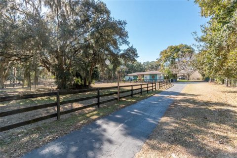 Casa en Ocala, Florida 3 dormitorios, 165.92 m2 № 2210347
