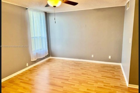 Condominio en venta en Davie, Florida, 2 dormitorios, 100.33 m2 № 1941226 - foto 2