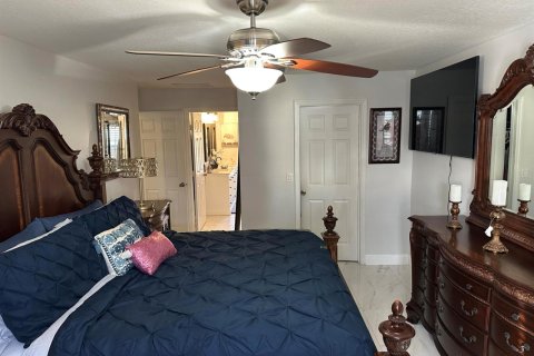 House in Port St. Lucie, Florida 4 bedrooms, 207.73 sq.m. № 2193438 - photo 14