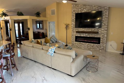 House in Port St. Lucie, Florida 4 bedrooms, 207.73 sq.m. № 2193438 - photo 9